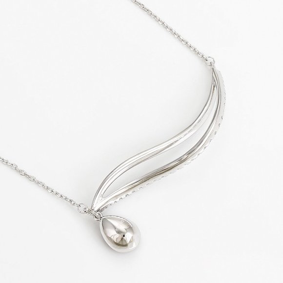 Gorgeous Swarovski Wave Necklace - Picture 6 of 14
